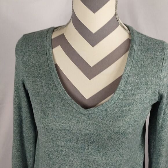 American Eagle Top   - Picture 2 of 6